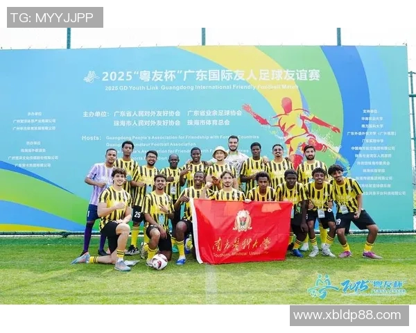 《足球明星爆笑登场：绿茵场上的奇妙冒险与搞怪挑战》